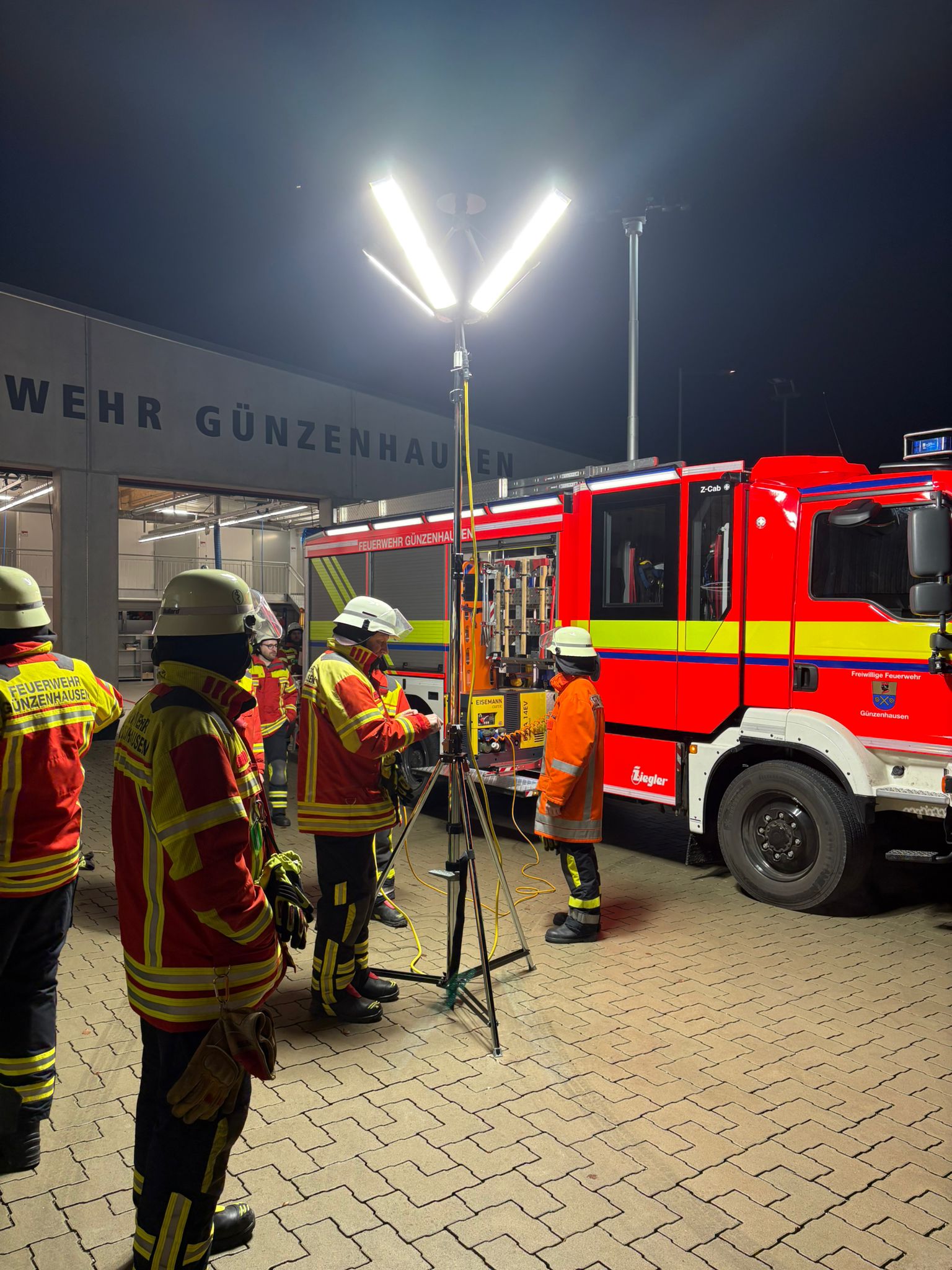 Feuerwehr Günzenhausen übt Notstromversorgung